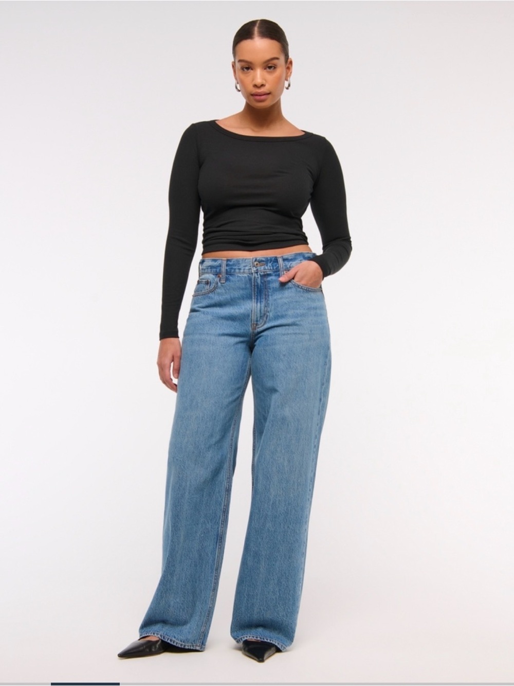 Abercrombie & Fitch Light Wash Ultra Loose CURVE LOVE in size 31 LONG